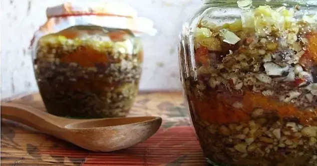 mixture of walnuts with honey for potency